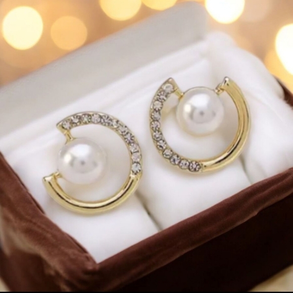 18k Gold Plated and Pearl Earrings - Picture 3 of 6